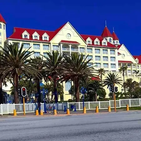 Summerstrand Boutique Beach Apartment Port Elizabeth Exterior photo